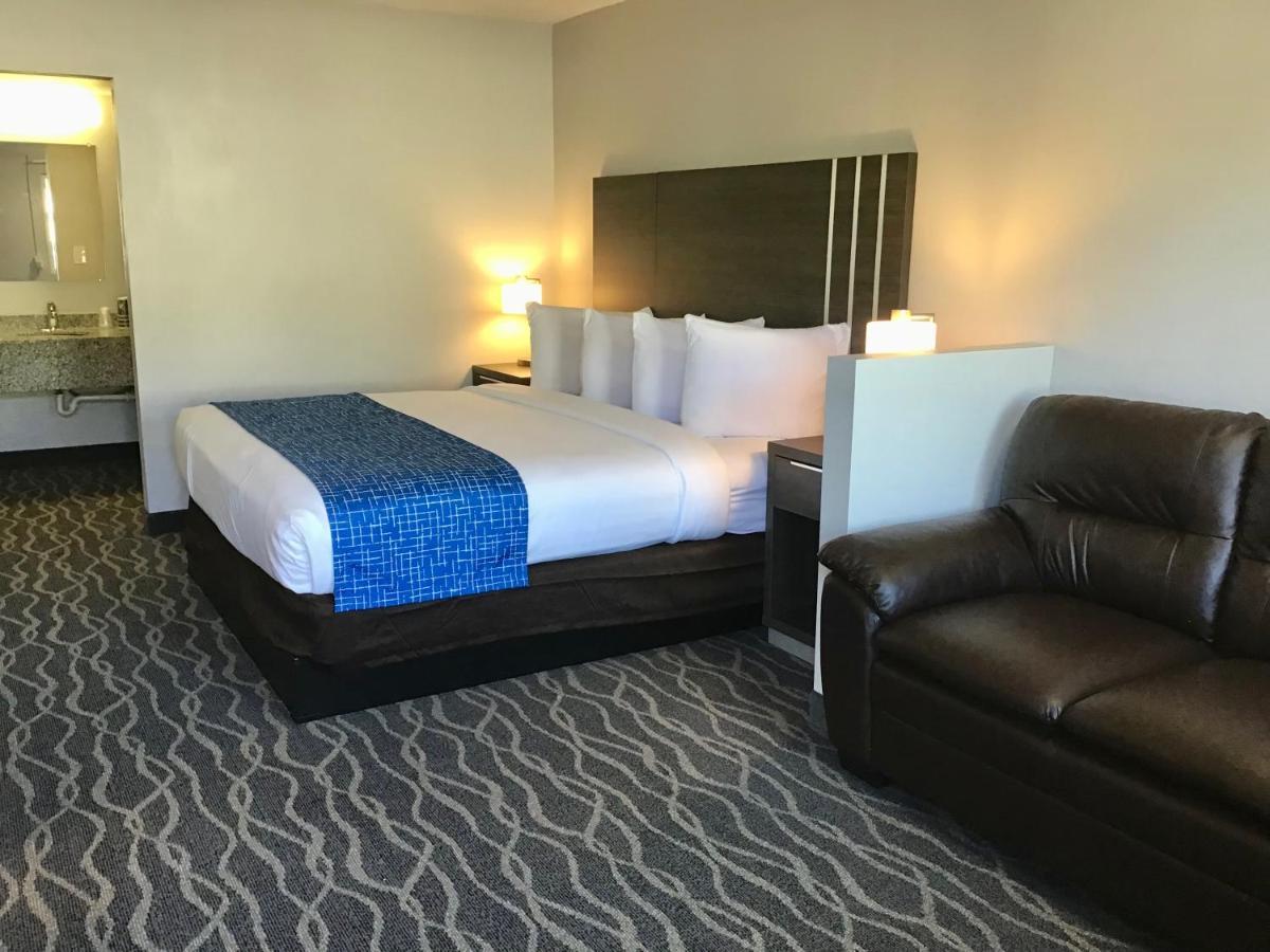 Travelodge Inn & Suites By Wyndham Missoula University Park Exterior photo