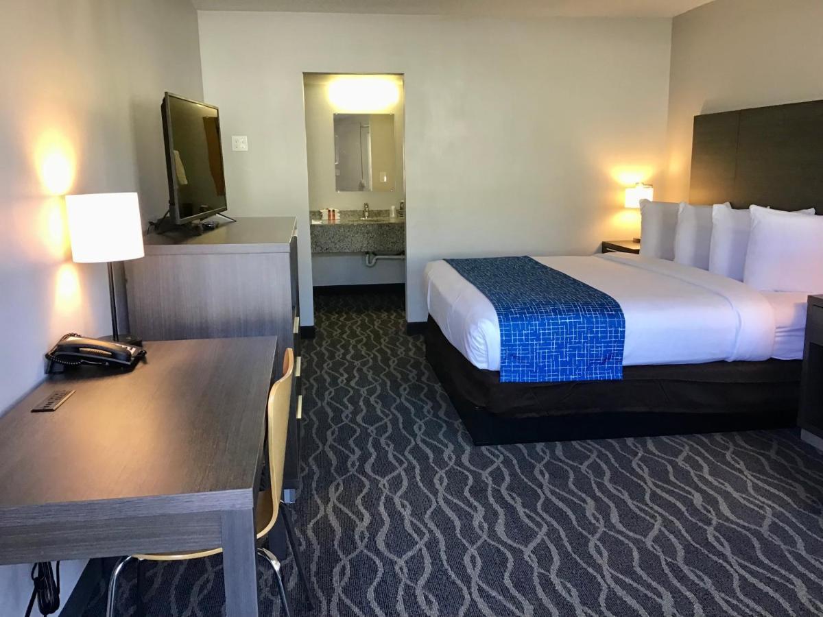 Travelodge Inn & Suites By Wyndham Missoula University Park Exterior photo